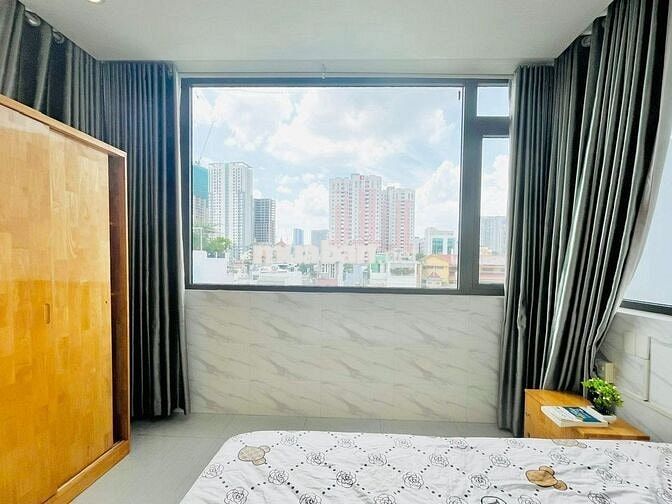 Phòng cửa sổ Hồ Hảo Hớn Q1 Hướng Võ Văn Kiệt chợ Nga ĐH Văn Lang Soho