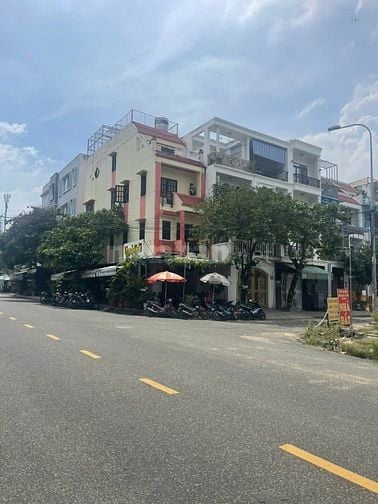 Nhà mặt tiền kinh doanh Lê Văn Việt