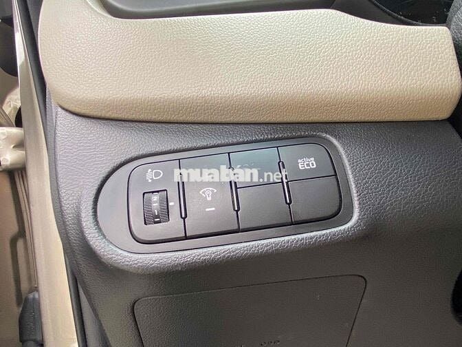 Kia Rondo 7 chỗ máy xăng 2.0 2016