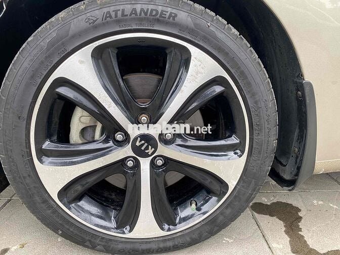 Kia Rondo 7 chỗ máy xăng 2.0 2016