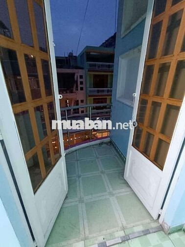 Cho Nam thuê phòng gần cổng trước Trường Văn Lang cs3