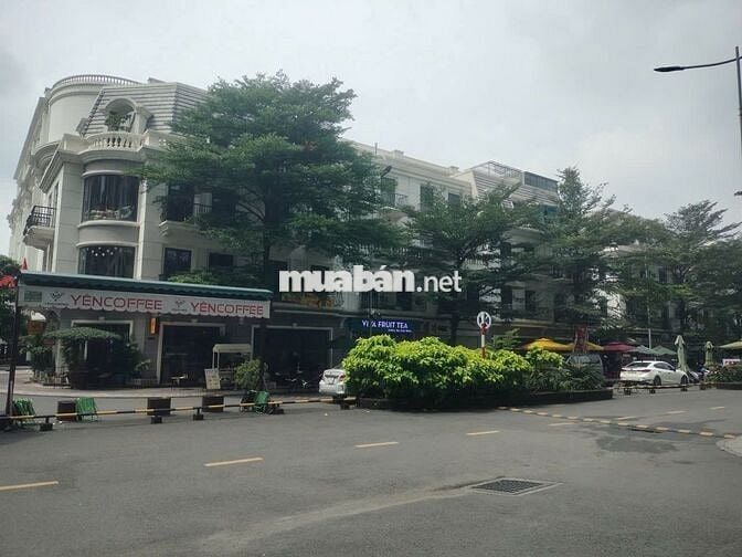 Cho Thuê hàng hiếm Charm City căn góc 3pn tầng cao giá mềm chỉ 9.5