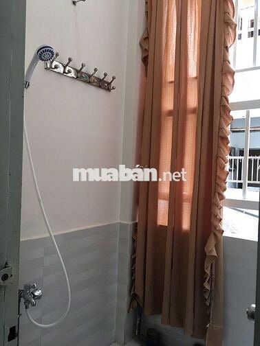 Cần cho thuê căn hộ 212B Nguyễn Trãi Q1 DT 57m2, 2pn, 1WC. Giá 9tr