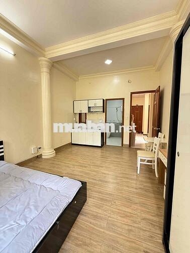 STUDIO NGAY SÂN BAY FULL NỘI THẤT CÓ BAN CÔNG THOÁNG MÁT PHÒNG RỘNG