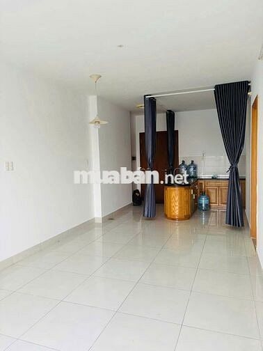 Cho thuê CH Tara 2pn 2wc / sẵn một số nội thất / Giá thuê 10,5tr