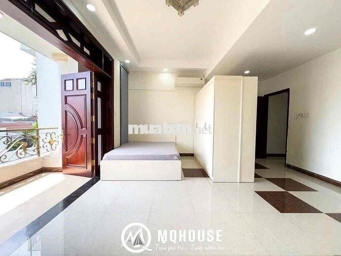 Studio 42m2 ban công lớn , thang máy , đầy đủ tiện nghi