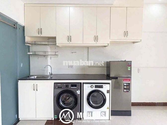 Studio 42m2 ban công lớn , thang máy , đầy đủ tiện nghi