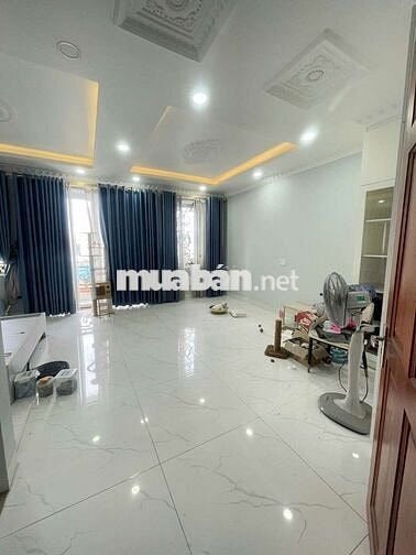 Cho thuê nhà nguyên căn 1 trệt 3 lầu, có thang máy. 6pn,8wc