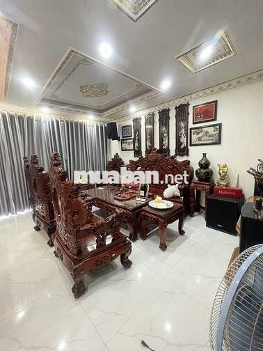 Cho thuê nhà nguyên căn 1 trệt 3 lầu, có thang máy. 6pn,8wc