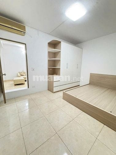 Bán căn hộ tập thể tầng 2 phố Linh Lang- 3 ngủ 