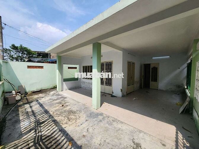 CHO THUÊ NHÀ CẤP 4 MẶT HẺM XE TẢI NHỎ