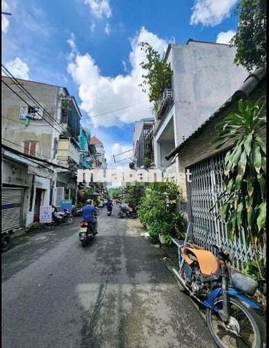 4x18m, Nhà 2 tầng mặt tiền 68 Đồng Nai, Quận 10. 1 trệt, 1 lầu, 2WC