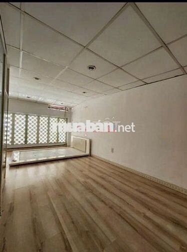 4x18m, Nhà 2 tầng mặt tiền 68 Đồng Nai, Quận 10. 1 trệt, 1 lầu, 2WC