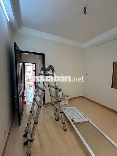 NGON - STUDIO BAN CÔNG THOÁNG, WC RIÊNG, GẦN ĐH GTVT (UTH)