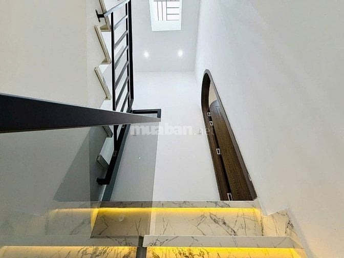 Siêu phẩm cần bán gấp tại Sư Vạn Hạnh, Q.10 giá chỉ 2tỷ860, dt 67m2.