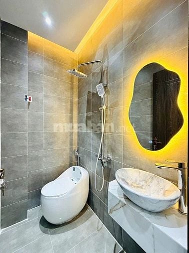 Siêu phẩm cần bán gấp tại Sư Vạn Hạnh, Q.10 giá chỉ 2tỷ860, dt 67m2.