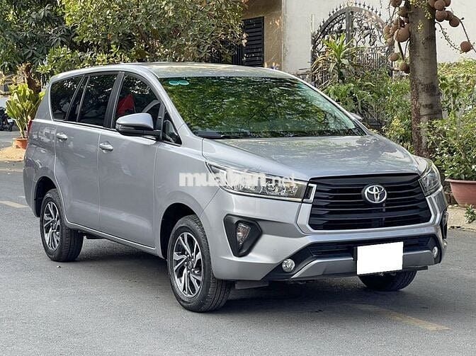 Cần bán Innova 2020 số sàn form mới zin đẹp