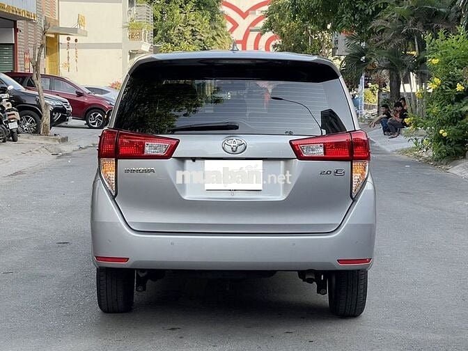 Cần bán Innova 2020 số sàn form mới zin đẹp