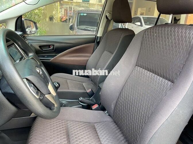 Cần bán Innova 2020 số sàn form mới zin đẹp