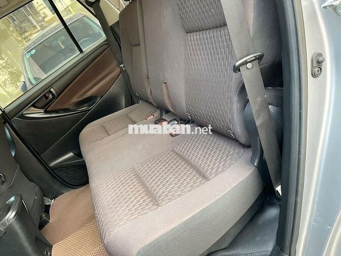 Cần bán Innova 2020 số sàn form mới zin đẹp