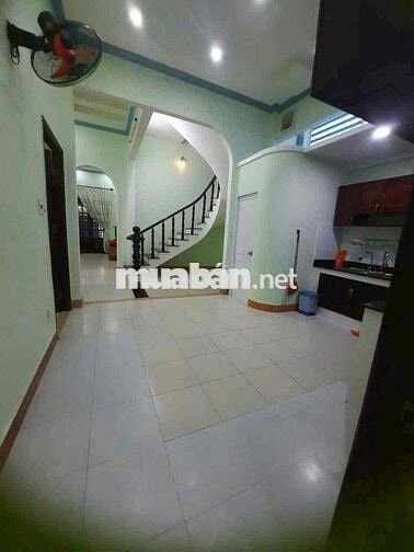 Nhà Phú Hoà 1 trêth 2 lầu 8x20 8 phòng nội thất cơ bản