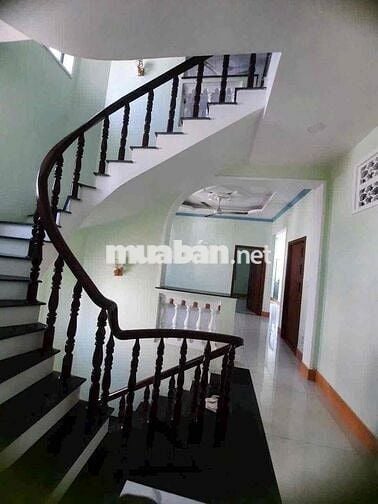 Nhà Phú Hoà 1 trêth 2 lầu 8x20 8 phòng nội thất cơ bản