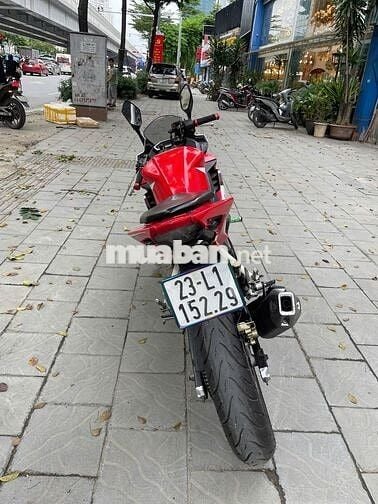 Cần bán Honda CBR150R đời 2016 màu đỏ trắng