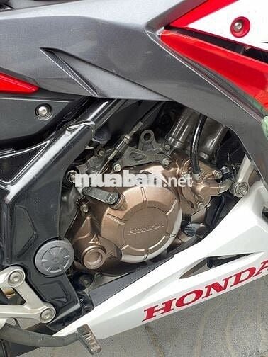 Cần bán Honda CBR150R đời 2016 màu đỏ trắng