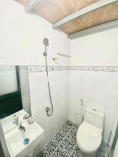 DÃY TRỌ NHÀ NGUYÊN CĂN 1 TRỆT 1 LẦU BAN CÔNG