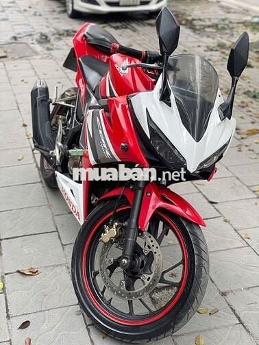 Cần bán Honda CBR150R đời 2016 màu đỏ trắng