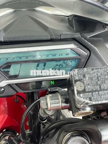 Cần bán Honda CBR150R đời 2016 màu đỏ trắng