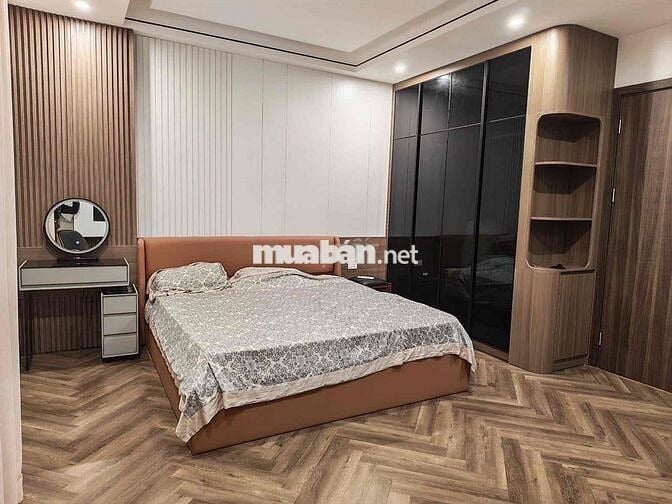 Bán nhà Phố Trạm 40.6m² – 6 tầng thang máy – ô tô vào nhà – MT 5.25m