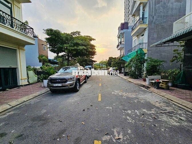 Đất đẹp 85m trục chính kdc Phúc Đạt gần Vincom550 Dĩ An