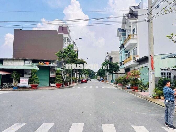 Đất đẹp 85m trục chính kdc Phúc Đạt gần Vincom550 Dĩ An