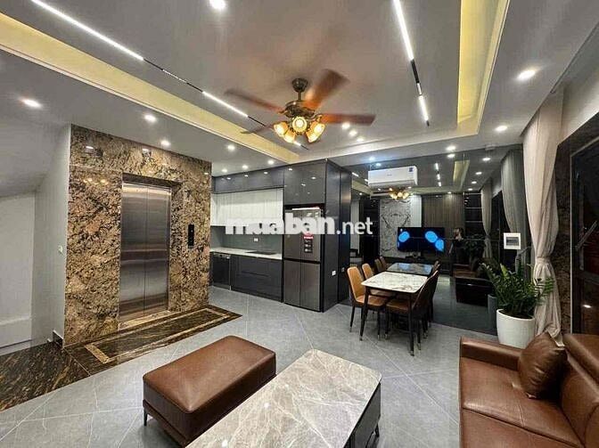 Bán nhà Phố Trạm 40.6m² – 6 tầng thang máy – ô tô vào nhà – MT 5.25m