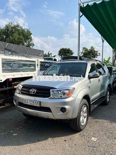 Toyota Fortuner 2010 Bạc 123863 km