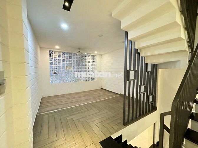 HOT ĐƯỜNG HOA, Mặt tiền 14C Hoa Sứ, Phú Nhuận. 1 Trệt 3 lầu Nhà Mới