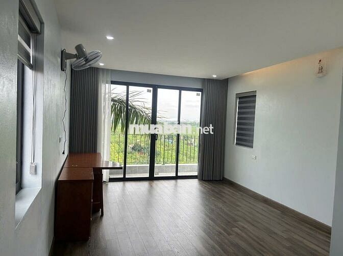 Cho thuê nhà 100m2 x  6 tầng thang máy, Phố Âu Cơ gần Lạc Long Quân