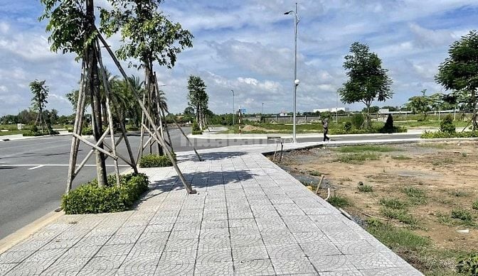 Bán đất KDT Đại Phước cách Cầu Cát Lái 2km - Giá18triệu/m2 -SHR