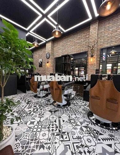 CHO THUÊ GÓC 2MT - KINH DOANH TỰ DO - ĐƯỜNG NGUYỄN TRÃI - QUẬN 1 !!!