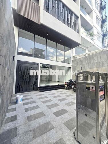 Mặt bằng 2 lầu có sân để xe rộng rãi