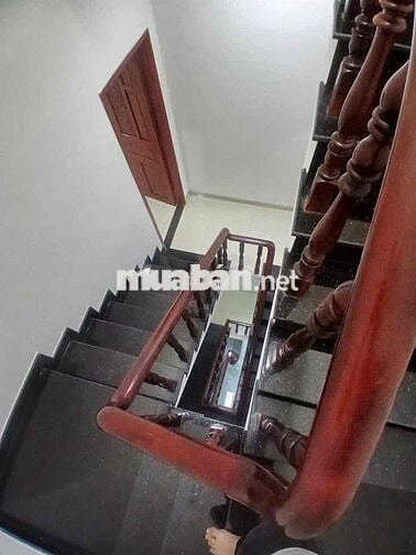 Nhà nguyên căn đường 32 KDC TÊN LỬA 5Pn-5WC giá 20tr