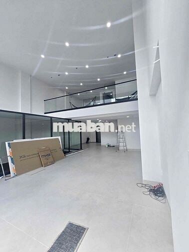 Mặt bằng 2 lầu có sân để xe rộng rãi