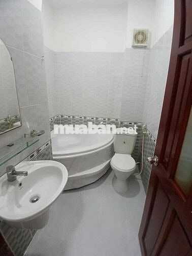 Nhà nguyên căn đường 32 KDC TÊN LỬA 5Pn-5WC giá 20tr