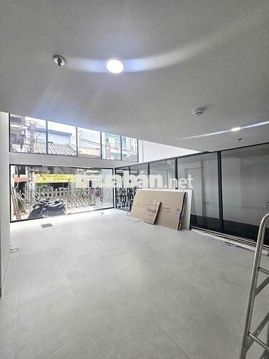 Mặt bằng 2 lầu có sân để xe rộng rãi