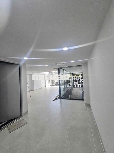 Mặt bằng 2 lầu có sân để xe rộng rãi