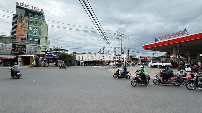 Cho thuê mặt bằng kinh doanh mặt tiền ngã 3 mũi tàu sầm uất