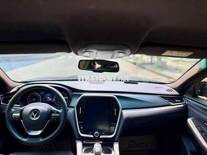 VinFast Lux A Base 2022 - Màu đen - 4v6km