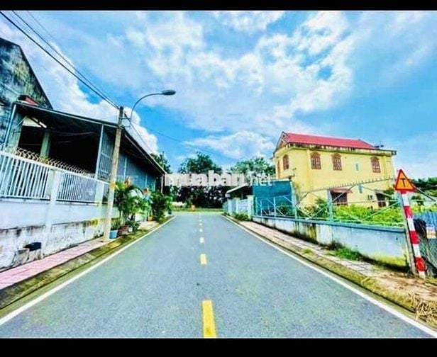 Đất Ngộp Giá Tốt DT 130m2 Full Thổ Nằm Ngay TT Củ Chi , SHR