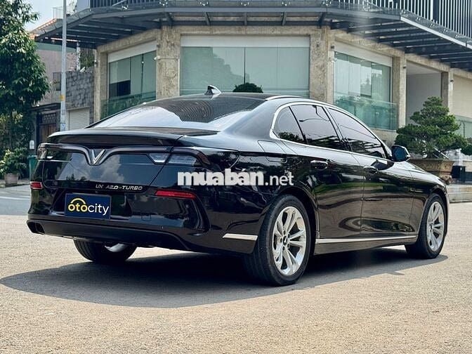 VinFast Lux A Base 2022 - Màu đen - 4v6km